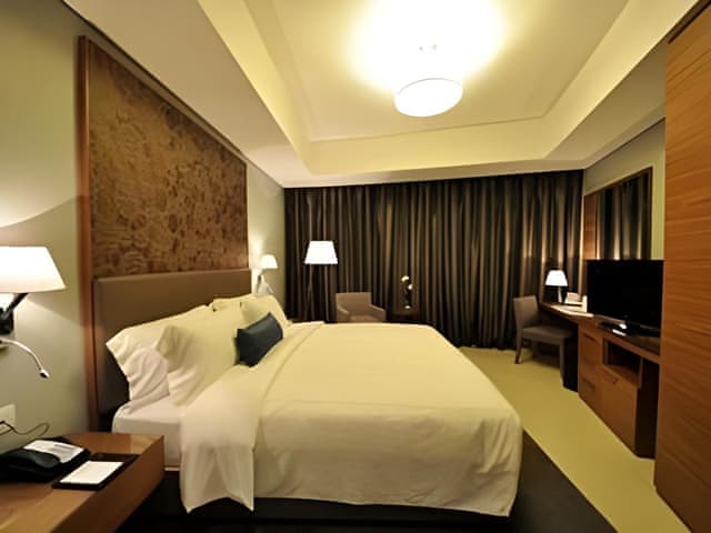 City View Duplex Three Bedroom Apartment with Balcony