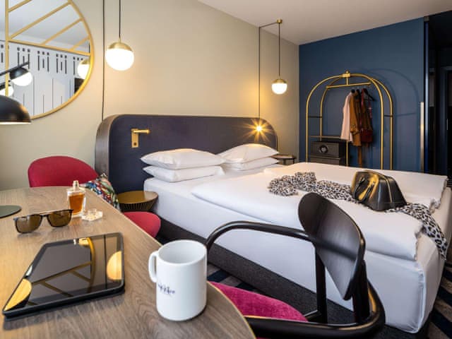 Standard Rooms With Queen Size Bed