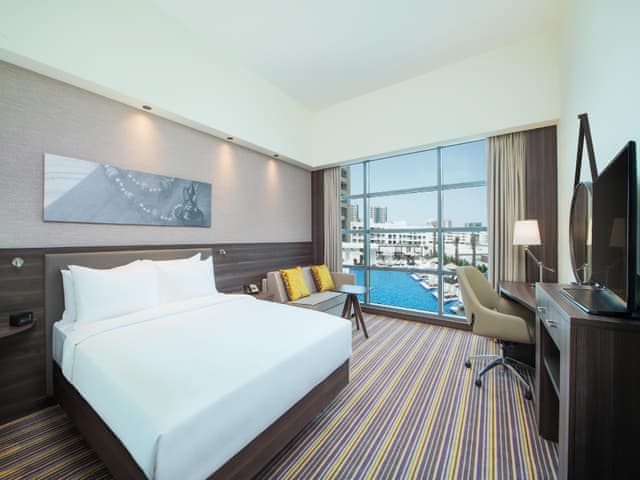 QUEEN ROOM WITH PULL-OUT SOFA NON SMOKING