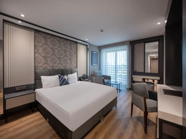 Superior King, Guest Room, Queen