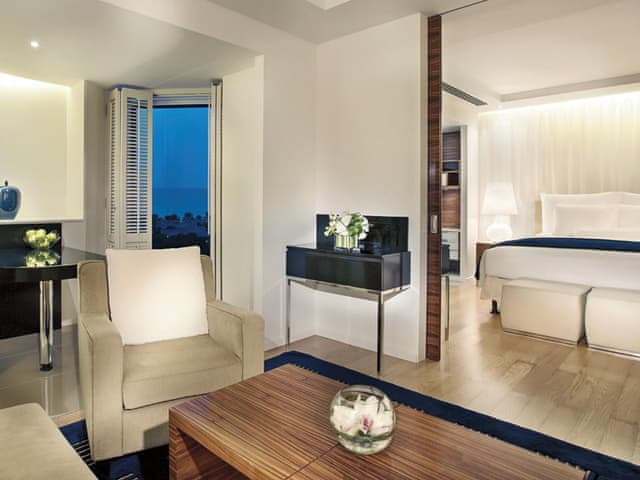 Club lounge access, Guest room, 1 King, High floor