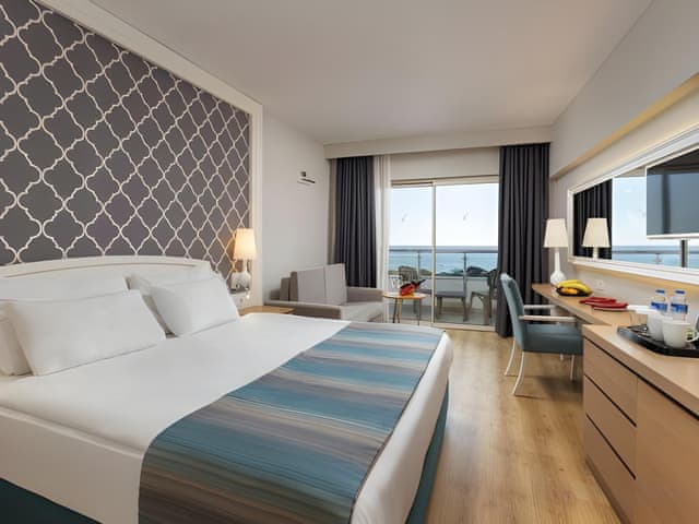 Deluxe Oda - Kısmi Deniz Manzaralı