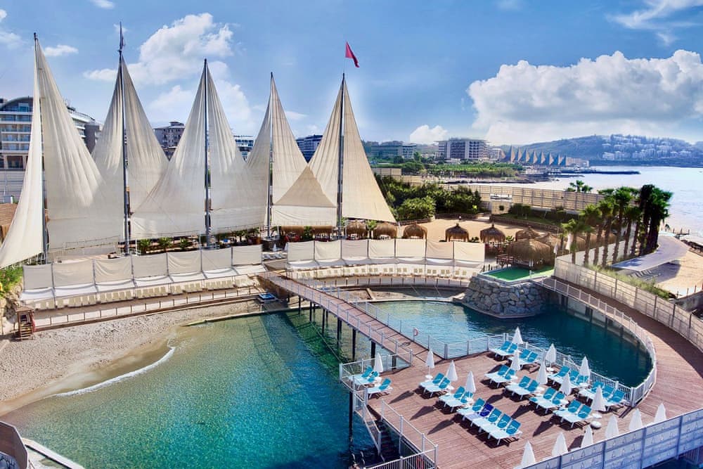 Adenya Hotel Resort & Spa'da kadınlara özel korunaklı plaj alanı