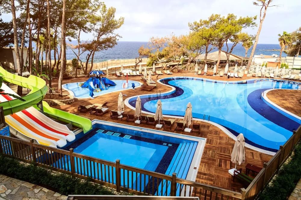 Le Wome Prime propose une large gamme de divertissements en journée et en soirée, notamment des piscines pour enfants avec toboggans