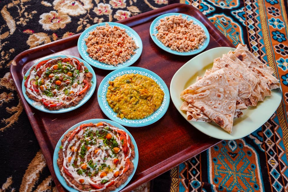 Традиционные оманские блюда в ресторанах подают на ковре