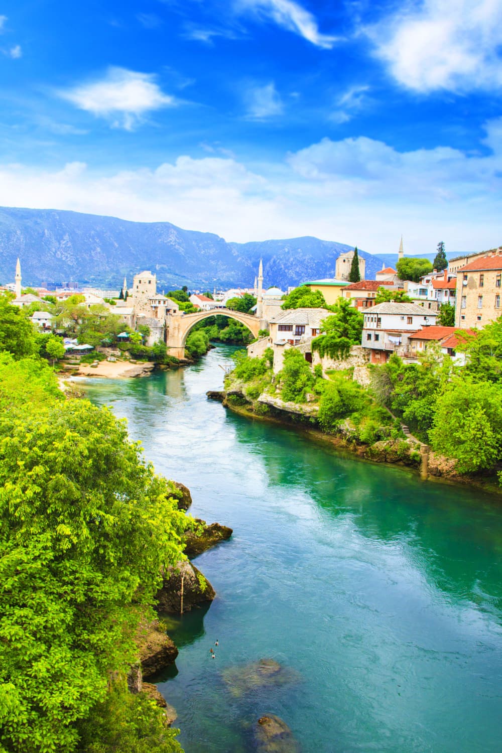 Stari Most traversant la rivière Neretva