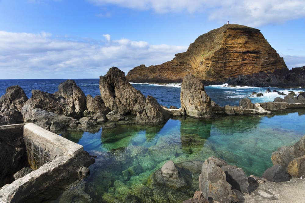 Piscine naturelle de lave volcanique à Porto Moniz