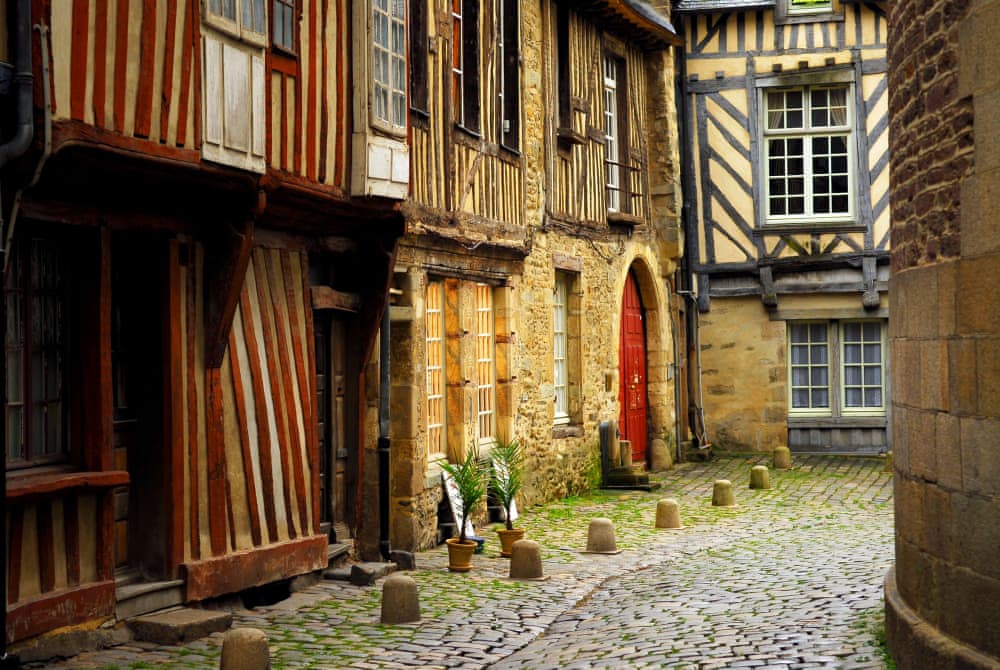 Rue médiévale avec maisons à colombage, Rennes