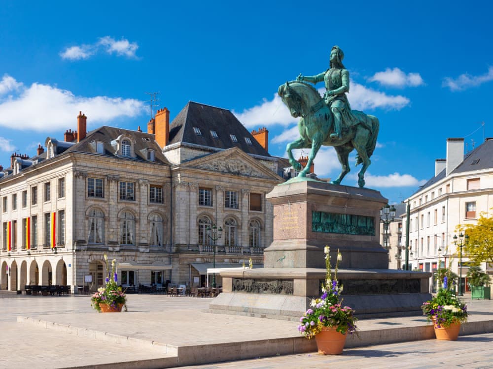 Monument Jeanne d'Arc sur la place de Martroi à Orléans
