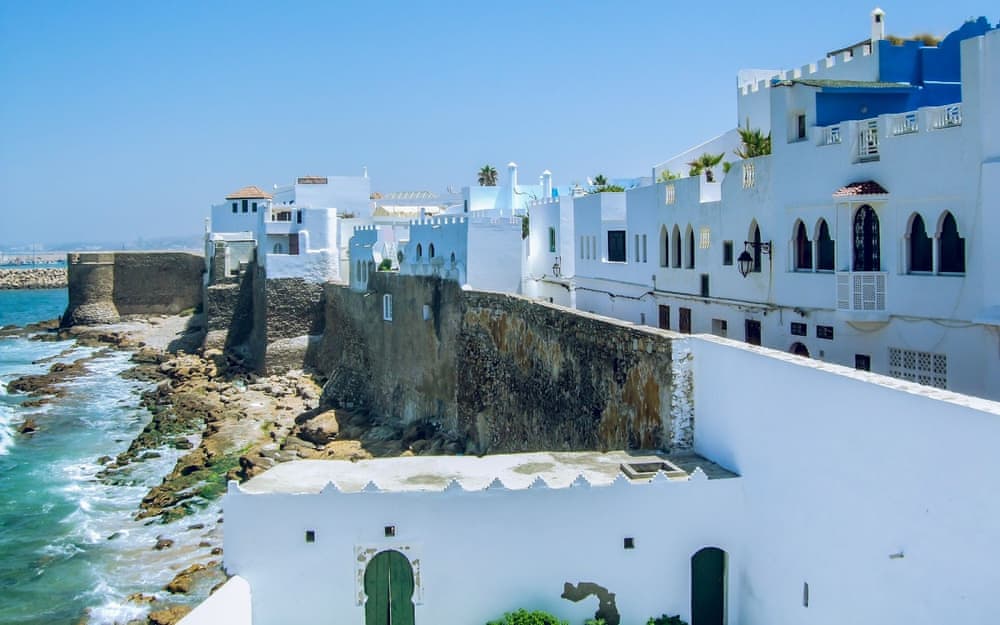 Blick auf die Stadtmauer von Asilah
