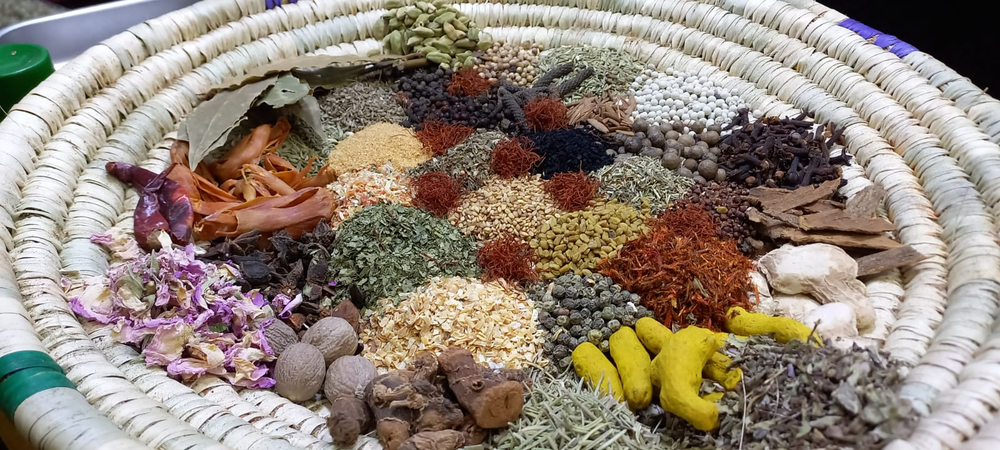 Mix of spices for the fresh preparation of "Ras El Hanout"