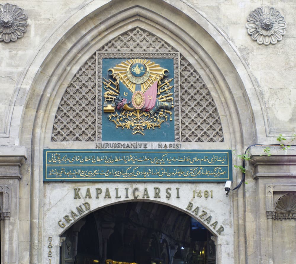 Eingang zum Großen Basar in Istanbul, einem der ältesten in der Geschichte