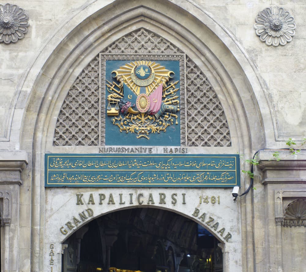 En eski bedesten çarşılardan Kapalıçarşı'nın girişi