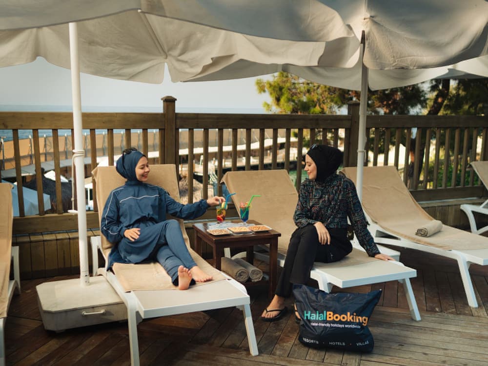 Пляж только для женщин в Wome Deluxe