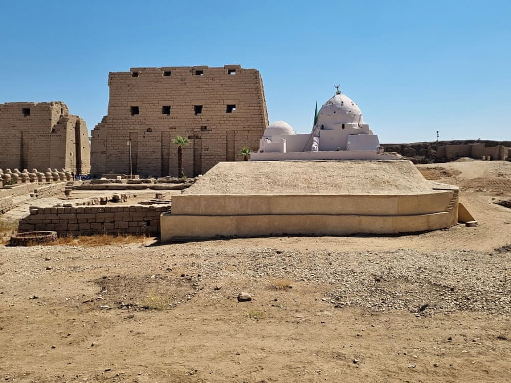 La mosquée Abu Haggag dans la première cour de l'ancien complexe du temple de Louxor