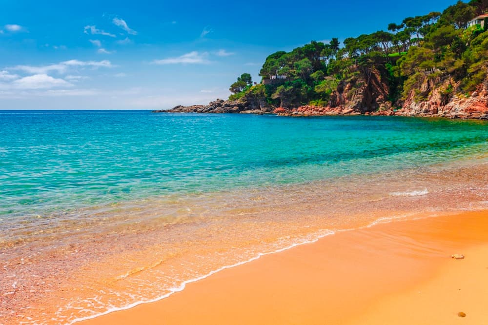 Пляж в Льяфранке