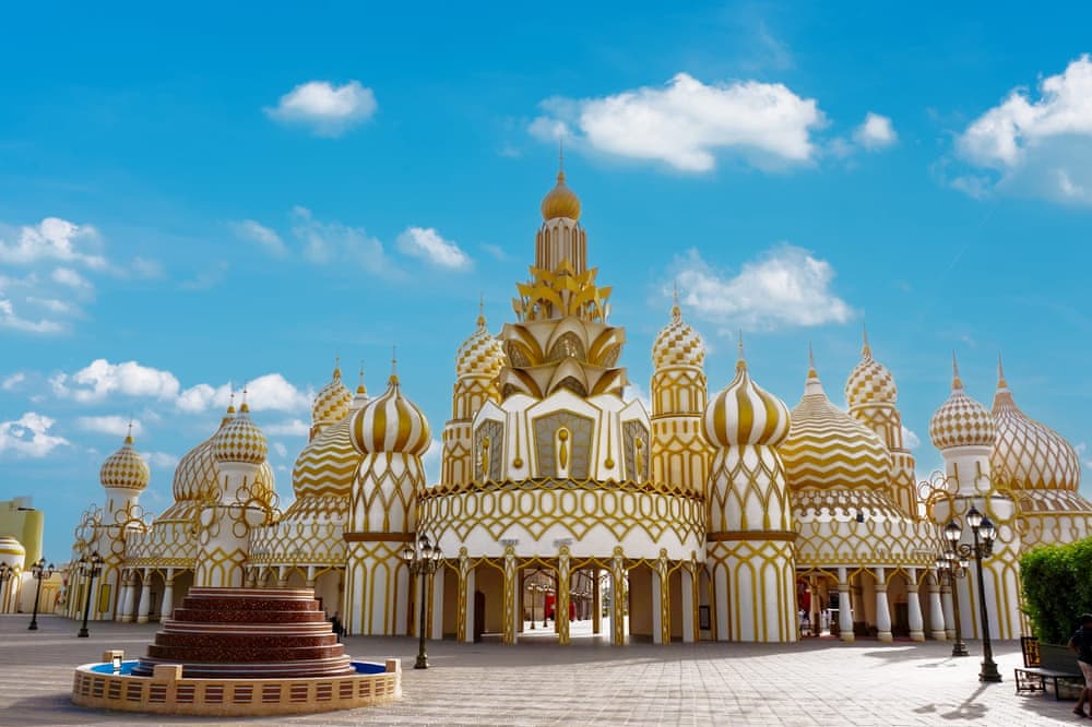 Главный вход в глобальную деревню в русском стиле